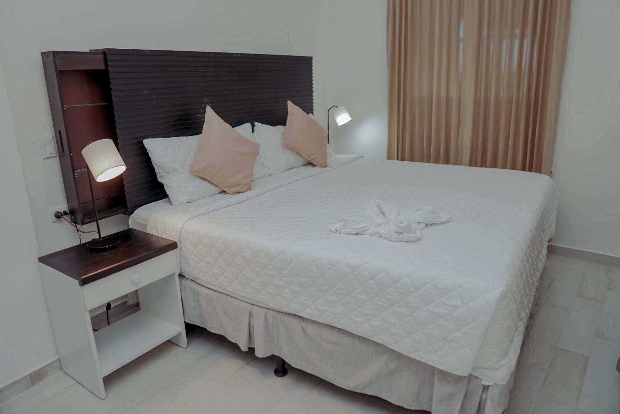 Hotel Villa Del Lago Flores Εξωτερικό φωτογραφία
