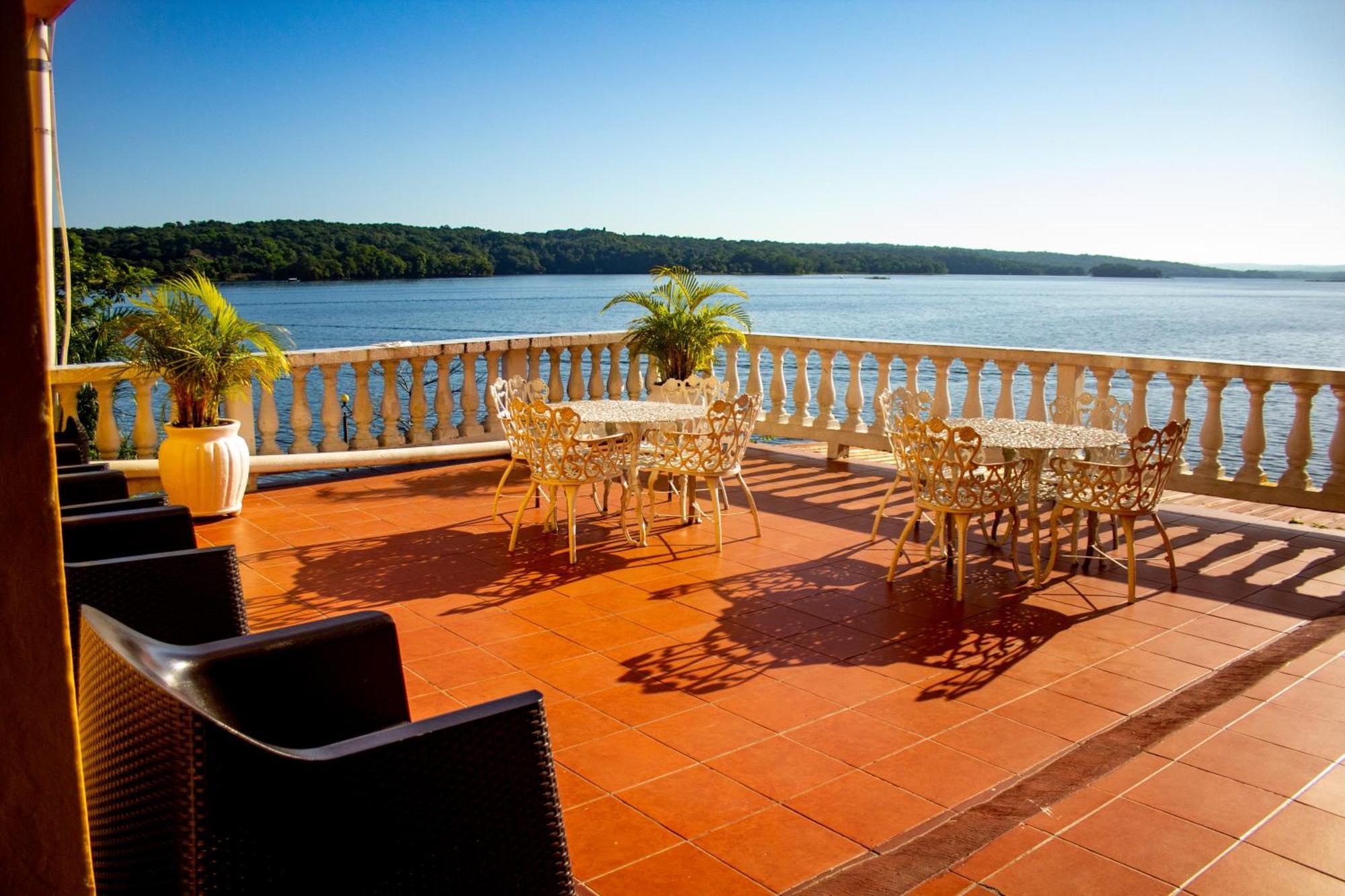Hotel Villa Del Lago Flores Εξωτερικό φωτογραφία