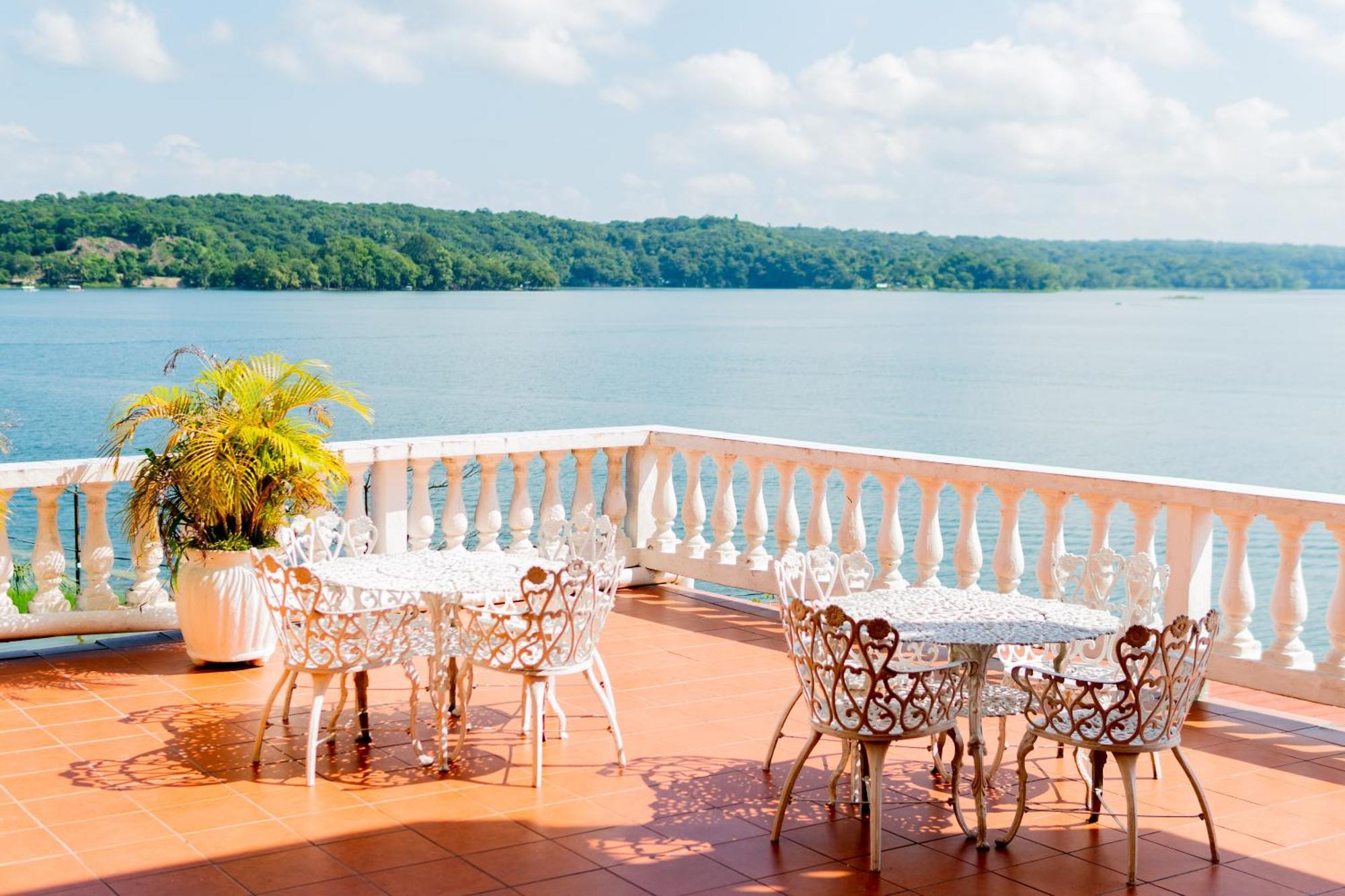 Hotel Villa Del Lago Flores Εξωτερικό φωτογραφία