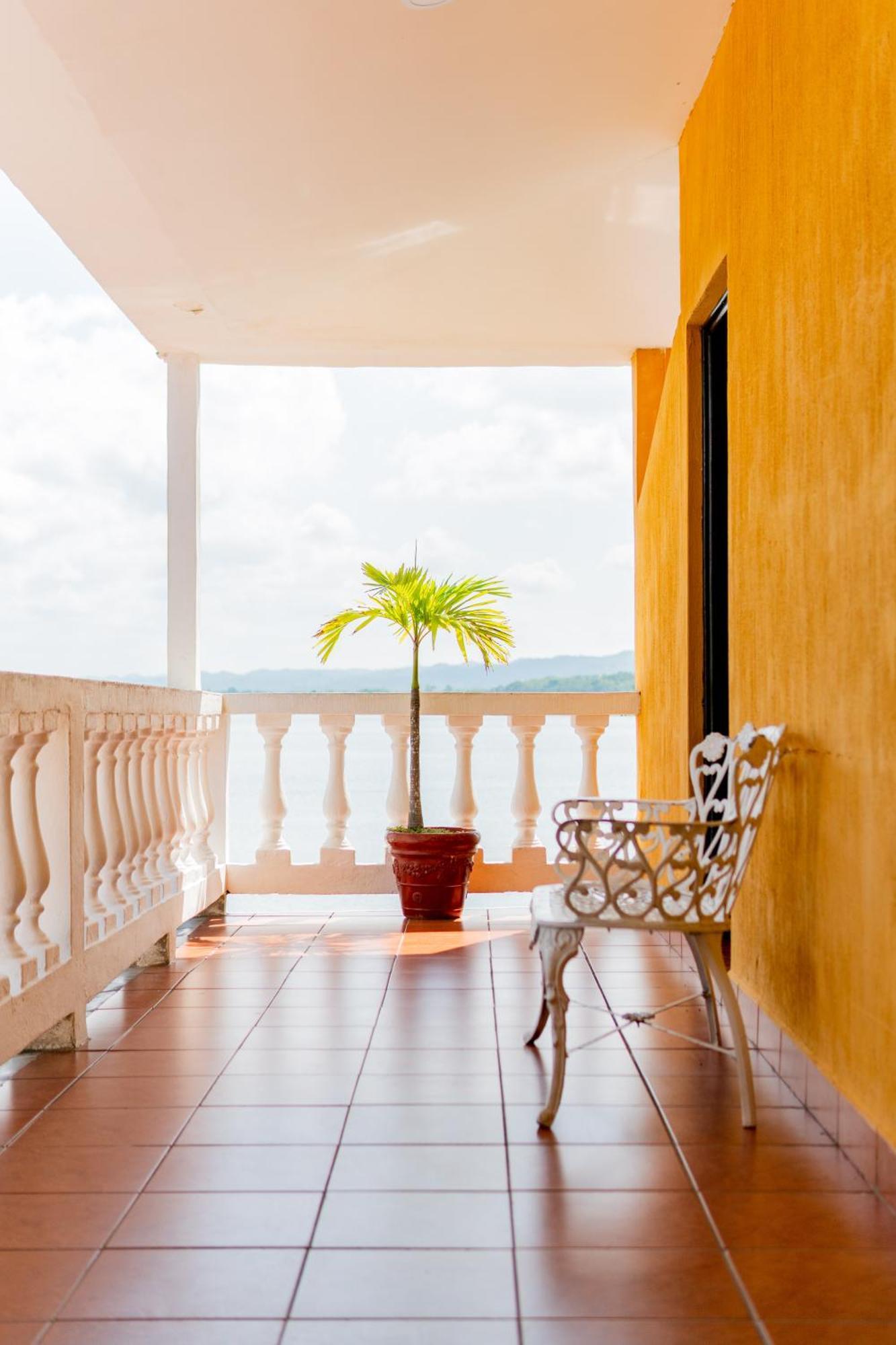 Hotel Villa Del Lago Flores Εξωτερικό φωτογραφία